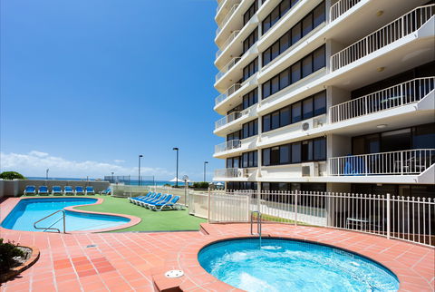 Breakers North - Absolute Beach Front Holiday Apartments - Accommodation in Brisbane 2