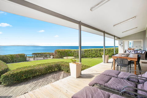 Bunky's By The Sea Holiday House - Accommodation in Brisbane 0