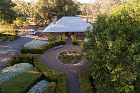 Jacob's Estate Cottage - Accommodation in Brisbane 0