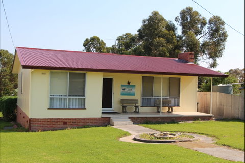 Lady Barron Cottage - Accommodation in Brisbane 0
