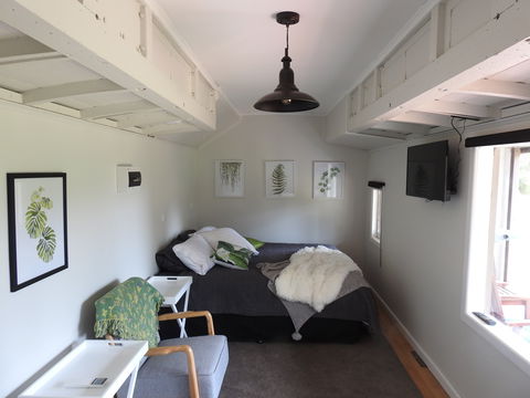Miners Ridge Vineyard Railway Carriage B&B - Accommodation in Brisbane 0