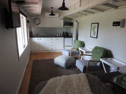 Miners Ridge Vineyard Railway Carriage B&B - Accommodation in Brisbane 2