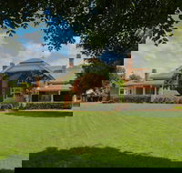 Petersons Guesthouse and Winery - Accommodation in Brisbane