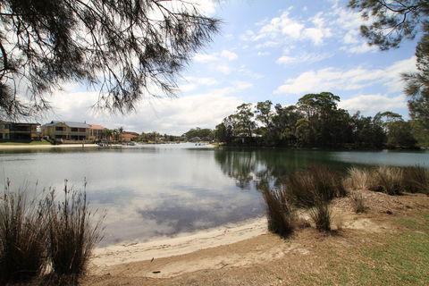 Ray Of Sunshine-Waterfront Reserve - Accommodation in Brisbane 1