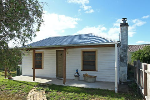 Stable Cottage - Accommodation in Brisbane 0