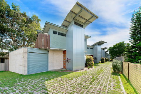 Sun Worship Crescent Head Eco Villas - Accommodation in Brisbane 1