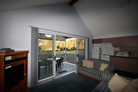Views, Ammenity And Easy Bay Lifestyle - Accommodation in Brisbane 0