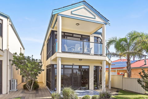 63 Franklin Parade - Accommodation in Brisbane 1