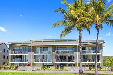 Beaches On Lammermoor Apartments - Accommodation in Brisbane 0