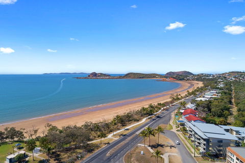Beaches On Lammermoor Apartments - Accommodation in Brisbane 2