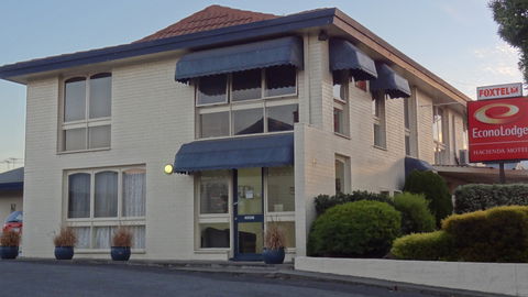 Econo Lodge Hacienda Motel - Accommodation in Brisbane 0