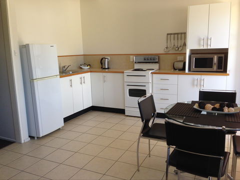 Palm View Holiday Apartments - Accommodation in Brisbane 2