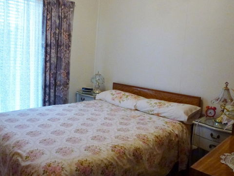 Parkers Holiday Cottages - Accommodation in Brisbane 2