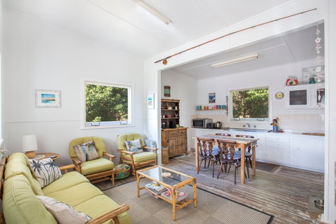 Retro Cottage - Accommodation in Brisbane 2