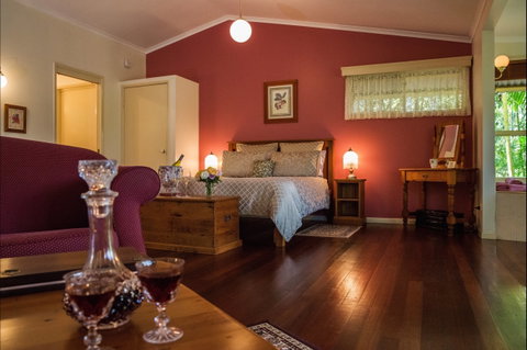 The Falls Montville - Accommodation in Brisbane 1