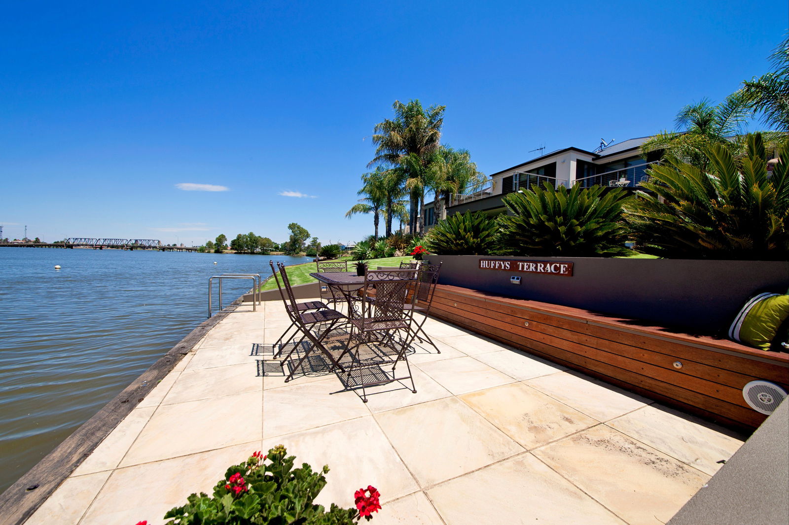 Yarrawonga VIC Accommodation in Brisbane