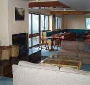 Trackers Mountain Lodge - Accommodation in Brisbane
