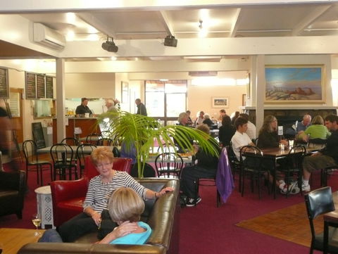 Mallacoota Hotel Motel - Accommodation in Brisbane 6