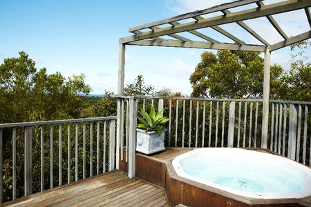 Oasis Apartments And Treetop Houses - Accommodation in Brisbane 1