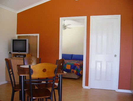 Outback Oasis Caravan Park - Accommodation in Brisbane 5