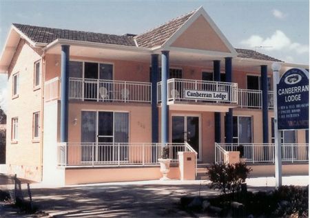 Canberran Lodge - Accommodation in Brisbane 0
