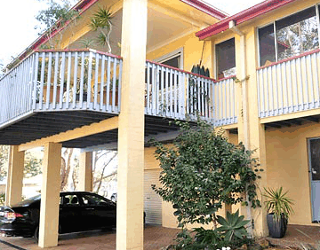 Surfside Retreat - Accommodation in Brisbane