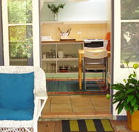 Artist Studio Cottage - Accommodation in Brisbane