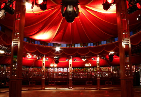 Wonderland Under The Melbourne Star - Accommodation in Brisbane 2