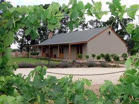 VineCrest Fine Barossa Wine - Accommodation in Brisbane 0