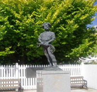 Alexander Cameron Statue - Accommodation in Brisbane