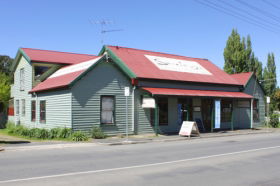 Stanley's Studio And Gallery - Fine Art And Craft - Accommodation in Brisbane 0