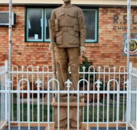 Soldier Statue Memorial Chinchilla - Accommodation in Brisbane