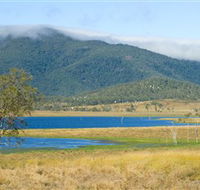 Lake Elphinstone - Accommodation in Brisbane