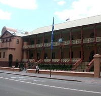 Parliament House - Accommodation in Brisbane