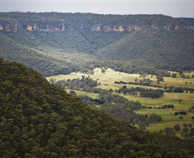Hassans Walls Lookout - Accommodation in Brisbane 1