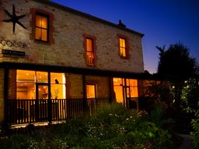 Cocos Hair And Day Spa - Accommodation in Brisbane 0