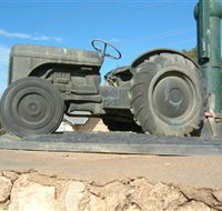Ferguson Tractor Monument - Accommodation in Brisbane
