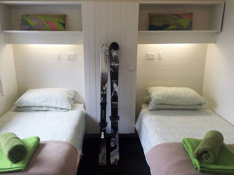 Elk At Falls - Accommodation in Brisbane 0