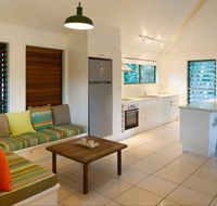 The Retreat Beach Houses - Accommodation in Brisbane