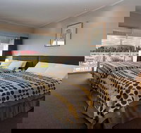 3-Day Uluru-Kata Tjuta and Kings Canyon 4WD Small-Group Eco-Tour from Alice Springs - Accommodation in Brisbane