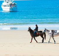 Mackay Harbour Beach - Accommodation in Brisbane