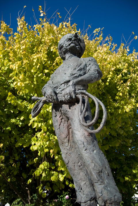 Alexander Cameron Statue - Accommodation in Brisbane 1