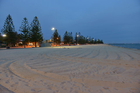 Altona Beach - Accommodation in Brisbane 1