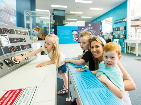 CSIRO Parkes Radio Telescope Visitor Centre - Accommodation in Brisbane 1