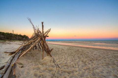 Red Beach - Accommodation in Brisbane 0
