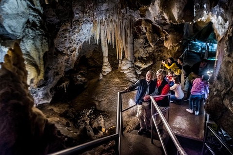Jenolan Caves: Imperial Cave Tour - Accommodation in Brisbane 3