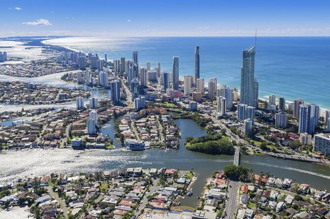 Arrival Private Transfers From Gold Coast Airport OOL To Gold Coast City - Accommodation in Brisbane 4