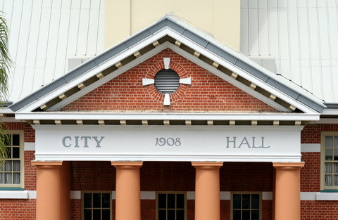 Maryborough City Hall - Accommodation in Brisbane 0