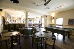 3 Weeds - Accommodation in Brisbane 1