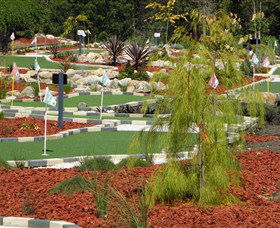 18 Hole Mini Golf - Club Husky - Accommodation in Brisbane 0